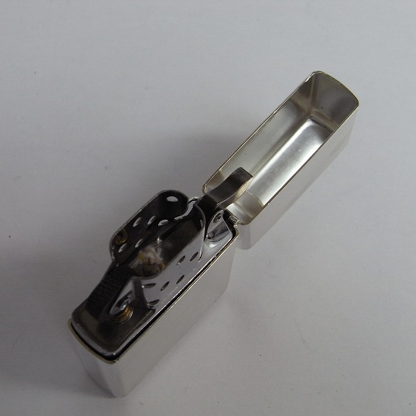 実際に弊社で買取させて頂いたZippo/ジッポー サンリオ HELLO KITTY/ハローキティ HKL Z 1 メタル貼り 2009年製の画像 6枚目