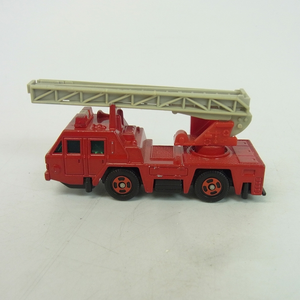 実際に弊社で買取させて頂いた赤箱 トミカ 22 日産/ニッサン ディーゼル ハシゴ付消防車 日本製の画像 2枚目