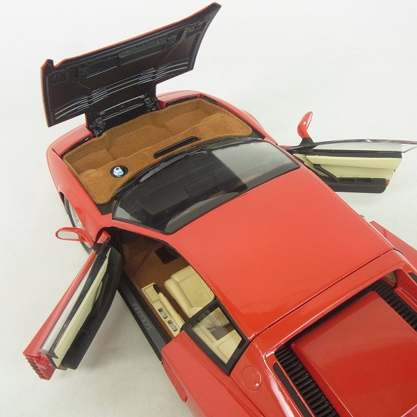 実際に弊社で買取させて頂いたKYOSHO/京商 1/18 フェラーリ テスタロッサ ダイキャストミニカー No.08422Rの画像 5枚目