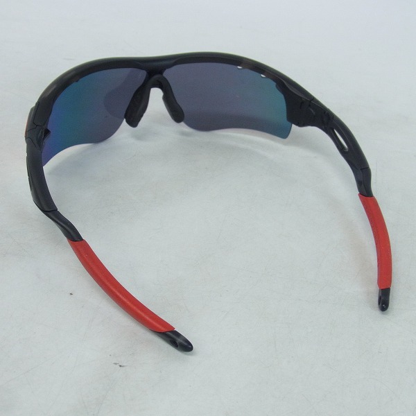 実際に弊社で買取させて頂いたOAKLEY/オークリー RADARLOCK PATH/レーダーロックパス サングラス OO9206-06の画像 1枚目