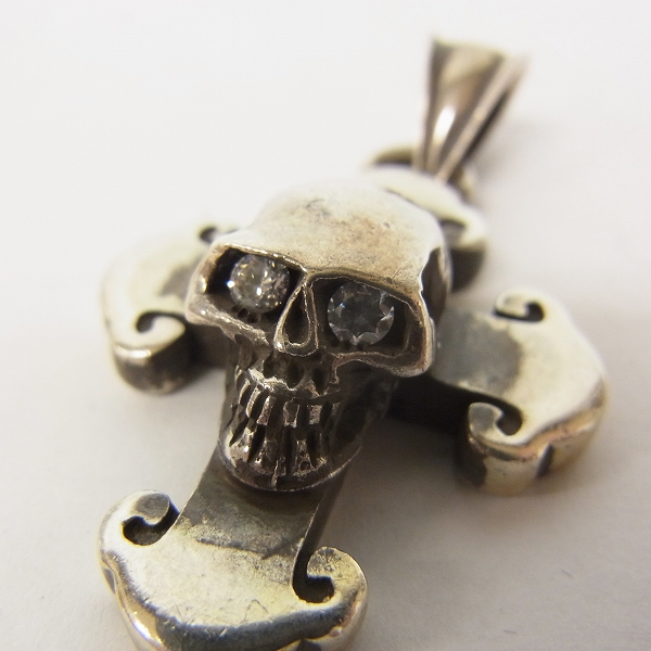 実際に弊社で買取させて頂いたSTANLEY GUESS/スタンリーゲス クロスwラージスカルペンダント チャーム の画像 4枚目