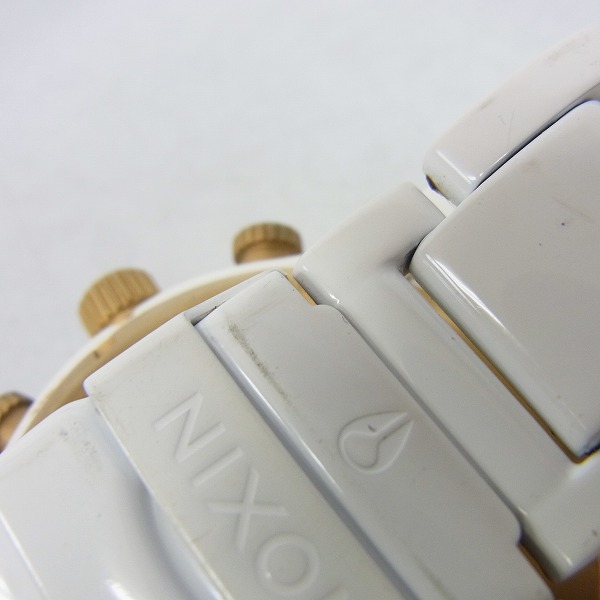 実際に弊社で買取させて頂いたNIXON/ニクソン THE 51-30 CHRONO ALL WHITE/GOLD ホワイト A083-1035【動作未確認】の画像 5枚目