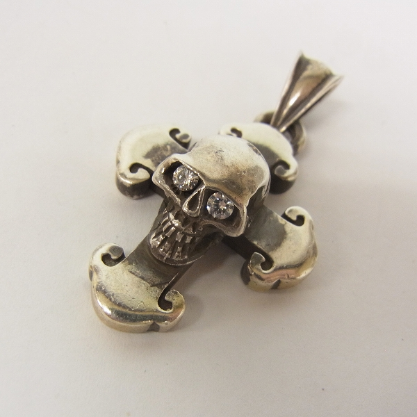 実際に弊社で買取させて頂いたSTANLEY GUESS/スタンリーゲス クロスwラージスカルペンダント チャーム 