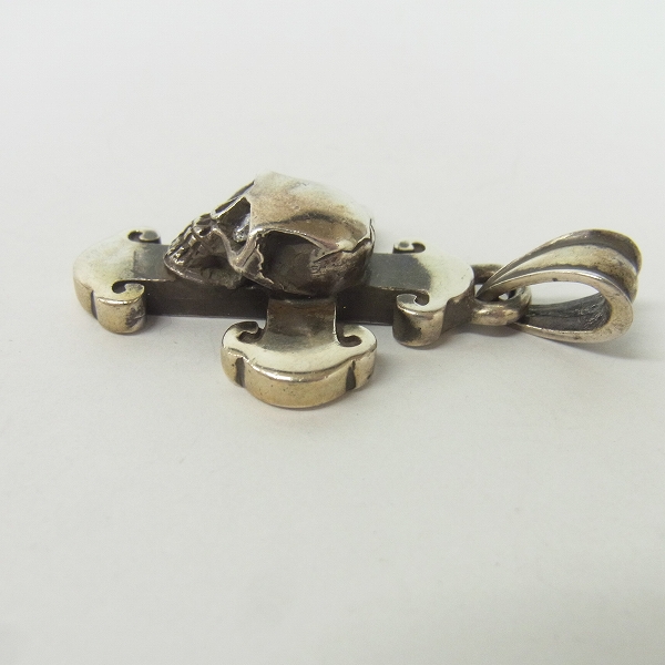 実際に弊社で買取させて頂いたSTANLEY GUESS/スタンリーゲス クロスwラージスカルペンダント チャームの画像 3枚目