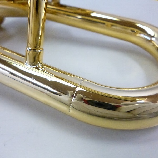 実際に弊社で買取させて頂いた【詳細不明】TROMBA/トロンバ TRUMPET プラスチックトランペット ケース/マウスピース付きの画像 4枚目