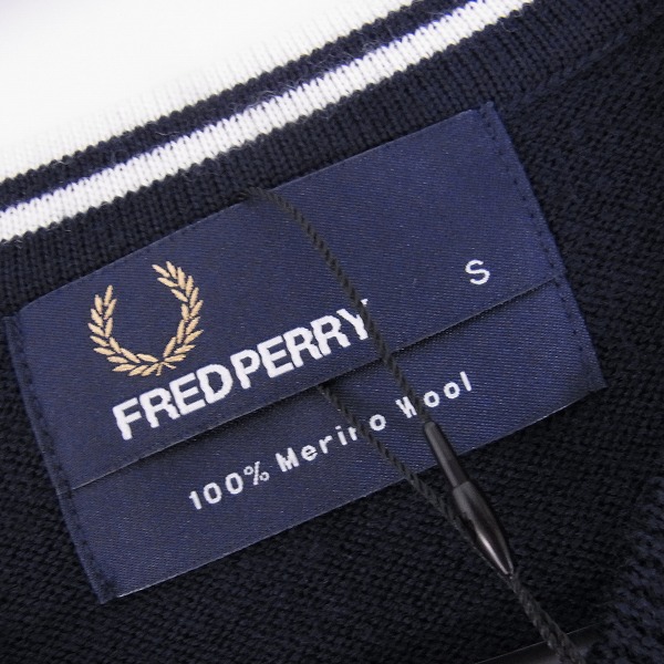 実際に弊社で買取させて頂いた【未使用】FRED PERRY/フレッドペリー Classic V Neck SWEATER K4500/395/Sの画像 2枚目