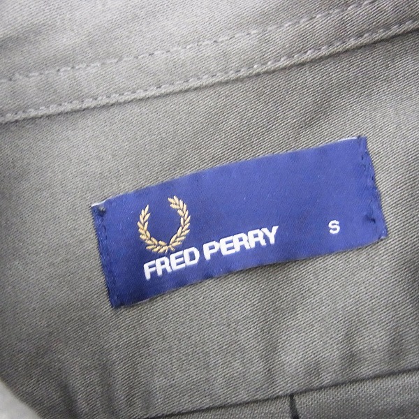 実際に弊社で買取させて頂いた【未使用】FRED PERRY/フレッドペリー Laurel Leaf Dyed Military Shirt F4487/46/Sの画像 2枚目